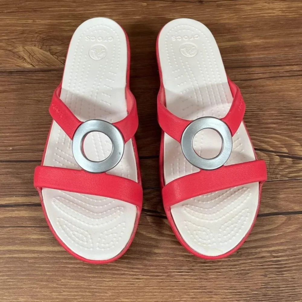 Crocs Sanrah Pink Medallion Slip-On Sandals Women’s Size 8